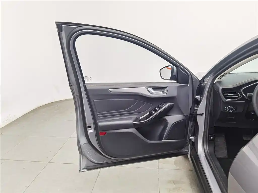 Focus 2022 sedan EcoBoost 180 automatic racing version купить на сайте DeffCars