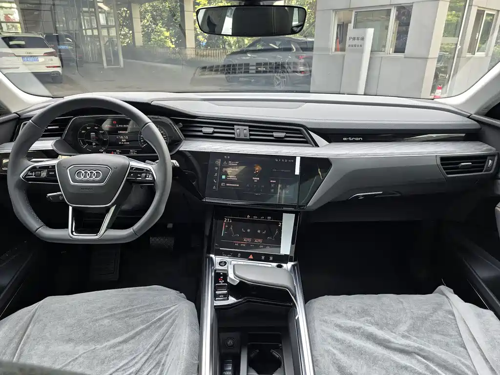 Audi e-tron 2021 50 quattro premium model купить на сайте DeffCars