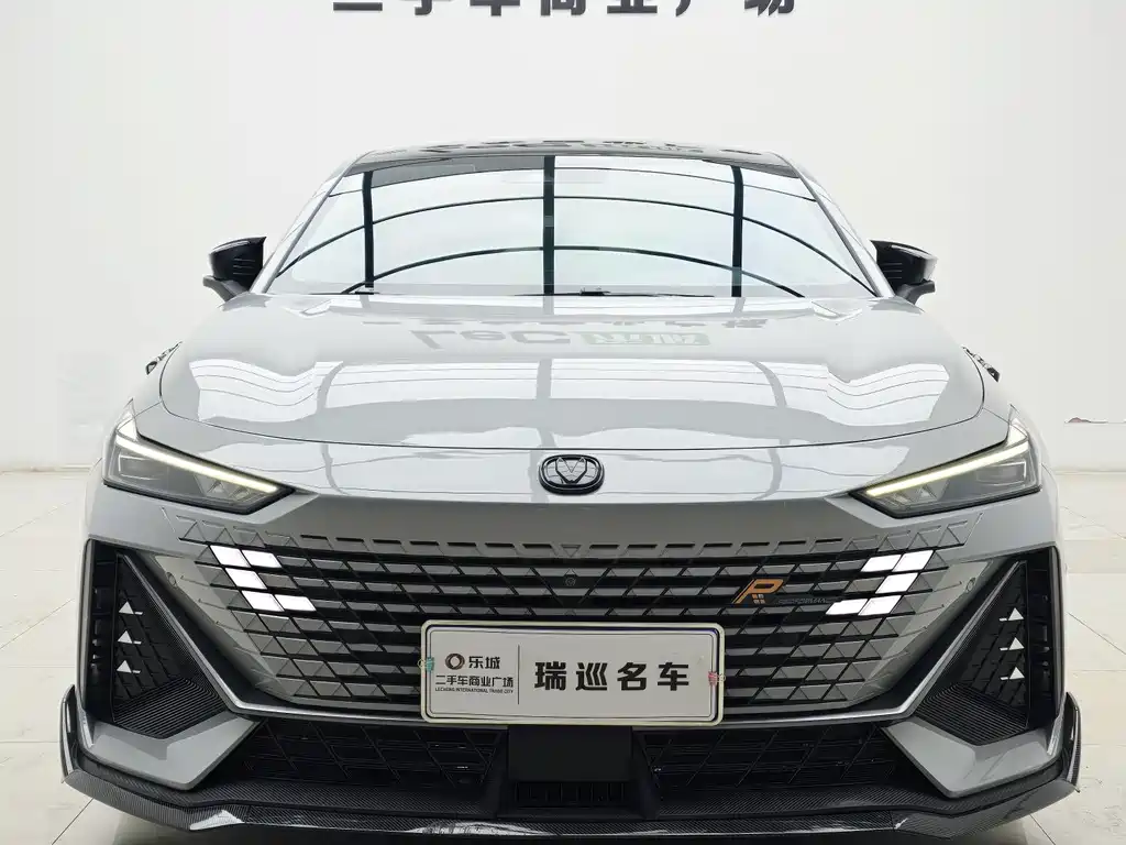 Changan UNI-V 2022 1.5T smart pilot model купить на сайте DeffCars