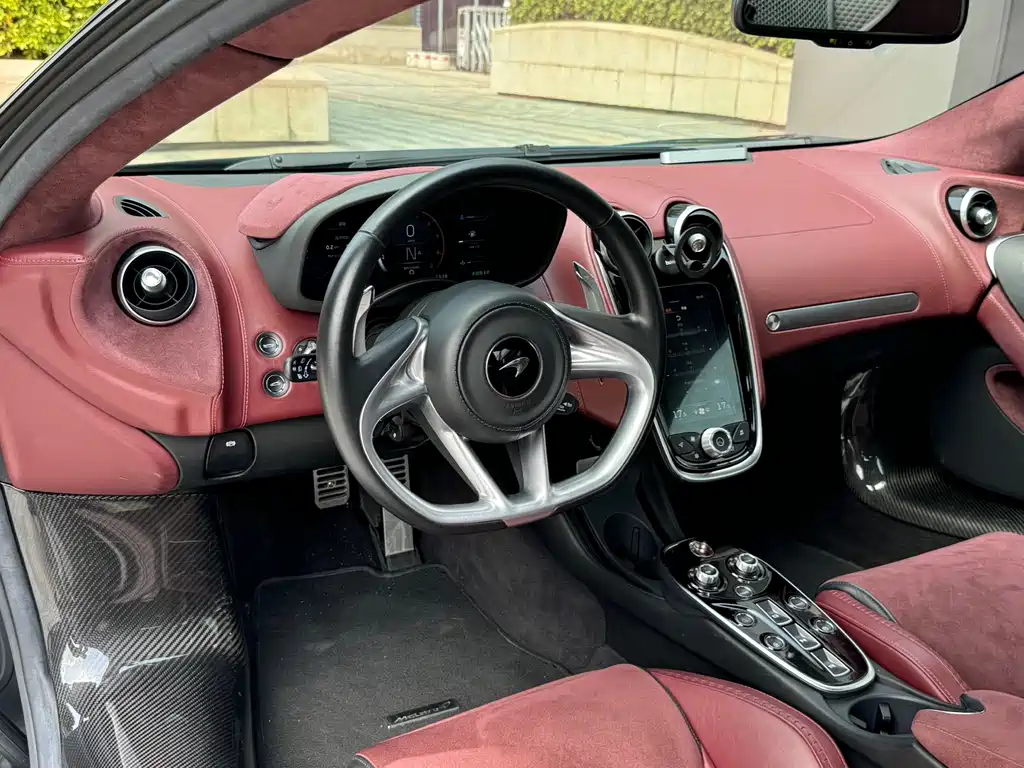 McLaren GT 2019 4.0T standard model купить на сайте DeffCars