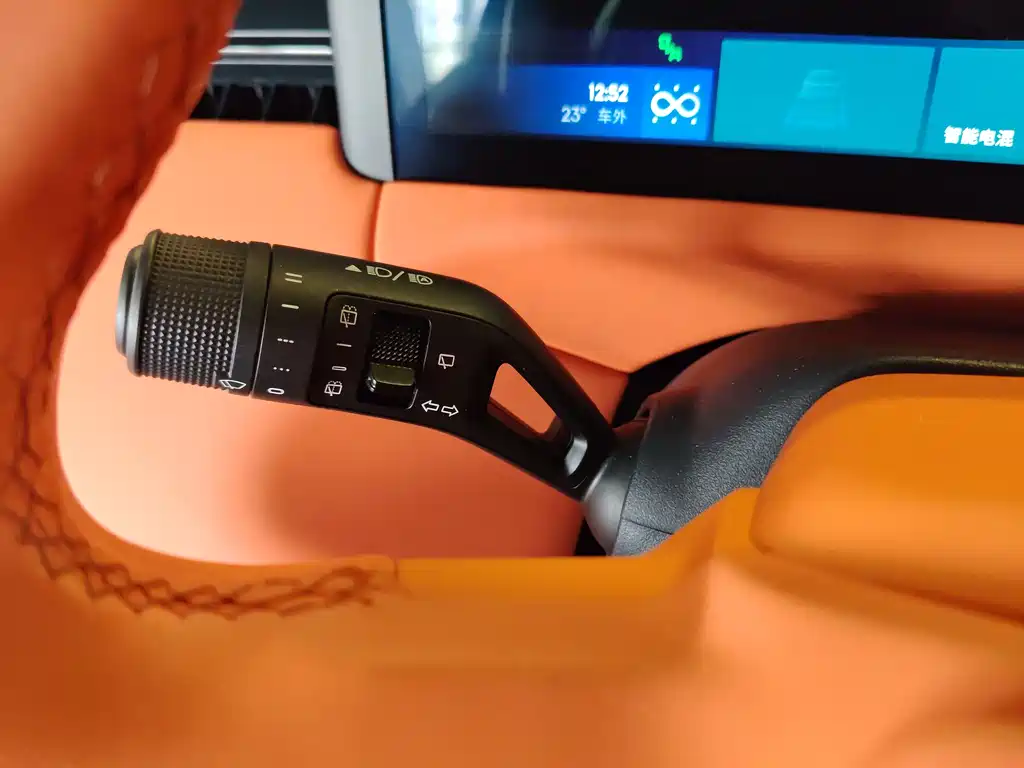 Lynk & Co 900 2025 1.5T Ultra купить на сайте DeffCars