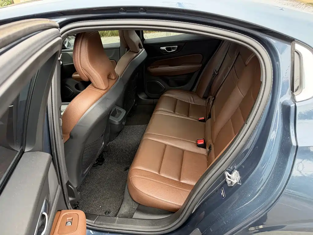 Volvo S60 2021 T4 Zhiyi Luxury Edition купить на сайте DeffCars