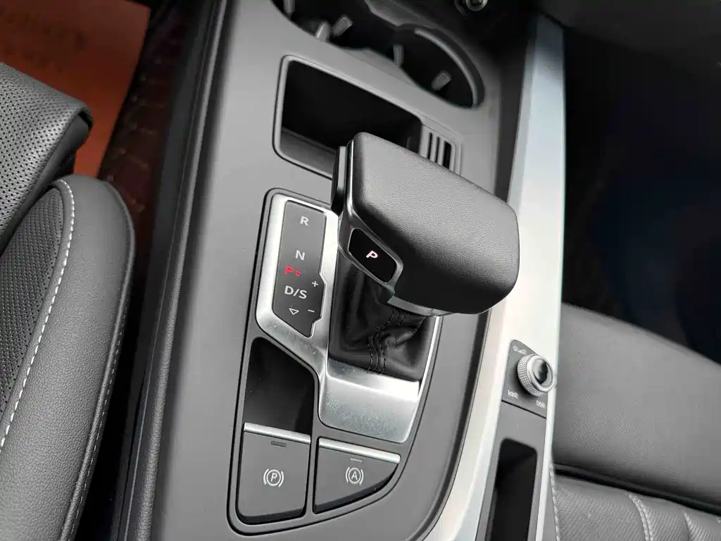 Audi A4L 2024 40 TFSI Fashionable and Dynamic купить на сайте DeffCars