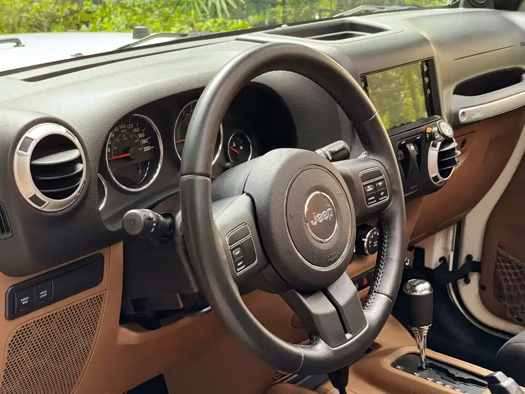 Wrangler 2011 3.8L Rubicon two-door version купить на сайте DeffCars