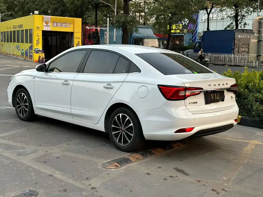 Roewe i5 2020 1.5L Manual 4G Internet Leader Flagship Edition купить на сайте DeffCars
