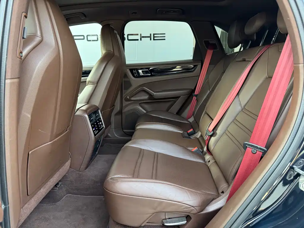 Cayenne New Energy 2020 Cayenne E-Hybrid 2.0T купить на сайте DeffCars