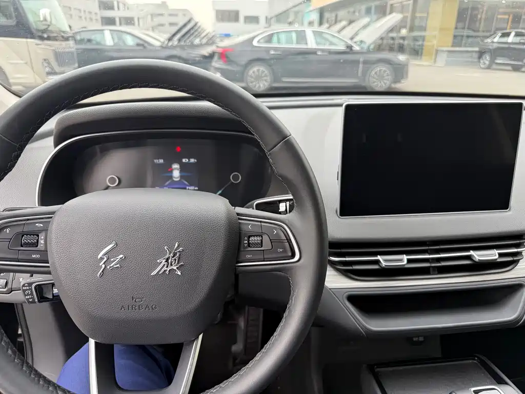 Hongqi E-QM5 2024 500km travel version купить на сайте DeffCars