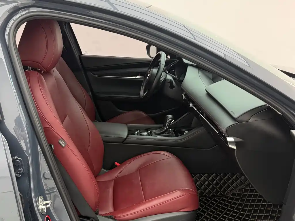 Mazda Axela 2022 2.0L Automatic Quintessence Obsidian Edition купить на сайте DeffCars