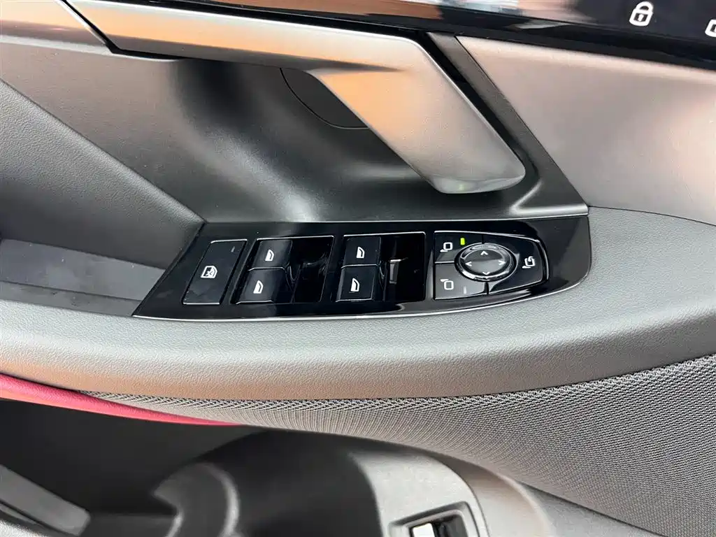 BMW 5 Series 2025 530Li Leading M Sports Package купить на сайте DeffCars