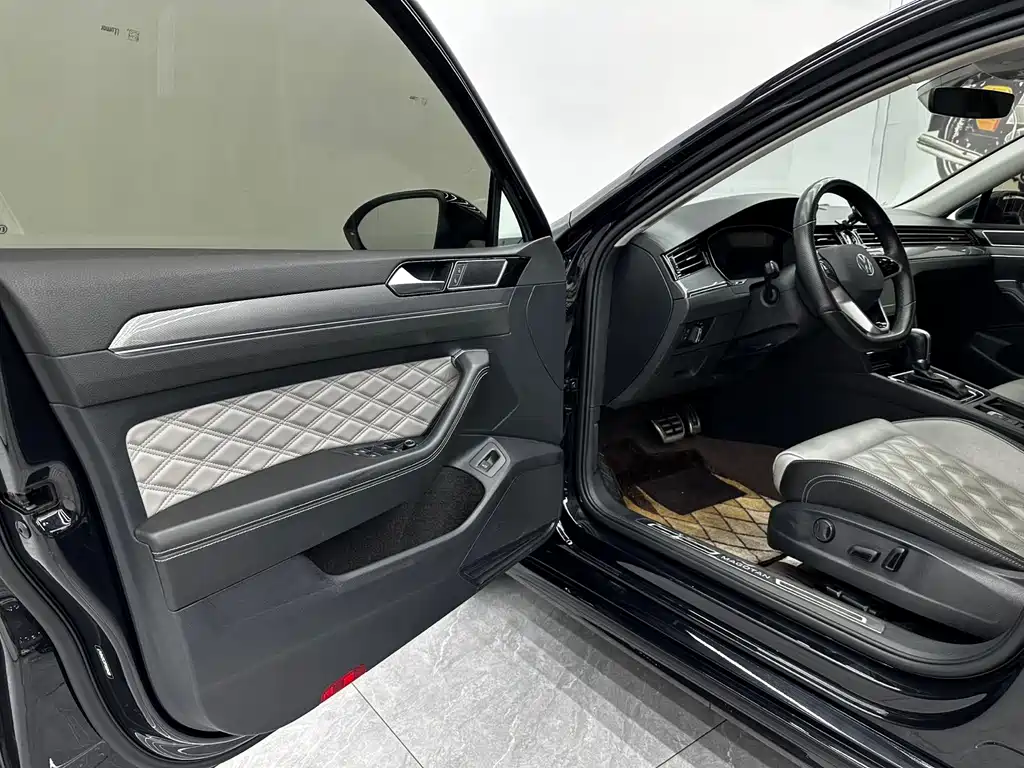 Magotan 2023 2 million commemorative edition 280TSI DSG leading model купить на сайте DeffCars