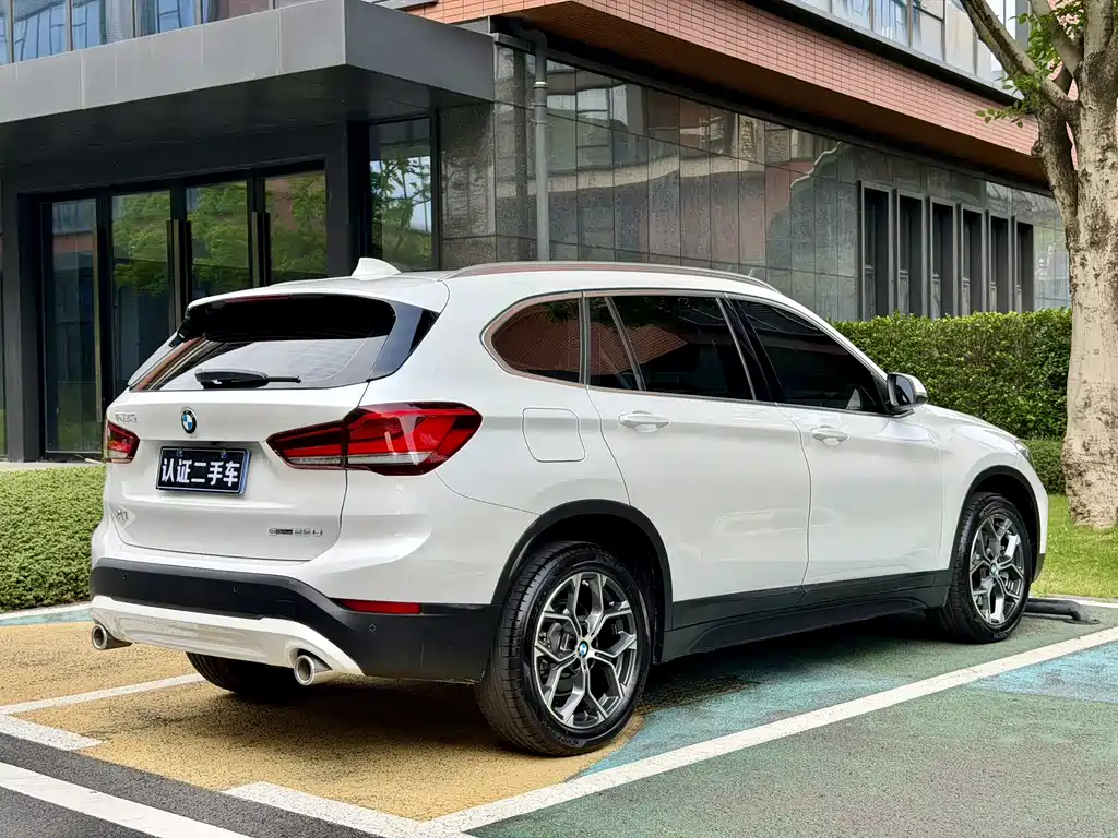 BMW X1 2021 sDrive25Li Leading Model купить на сайте DeffCars