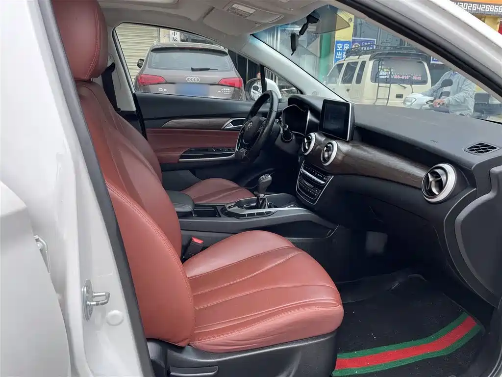 Saab D50 2019 1.5L Manual Premium Edition National VI купить на сайте DeffCars