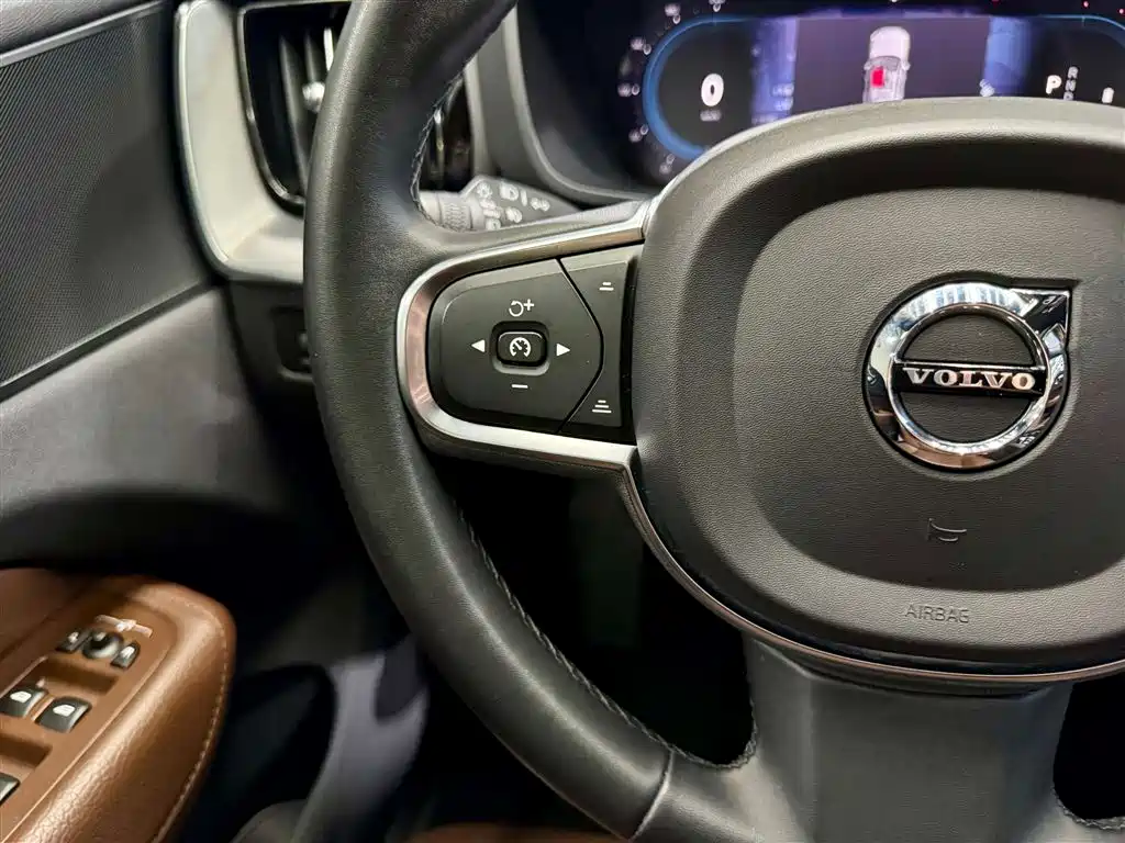 Volvo XC60 2022 B5 four-wheel drive Zhiyi Luxury Edition купить на сайте DeffCars