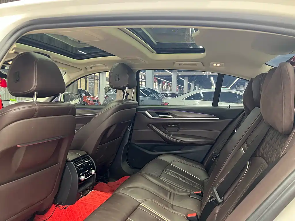 BMW 5 Series New Energy 2019 530Le Luxury Package купить на сайте DeffCars
