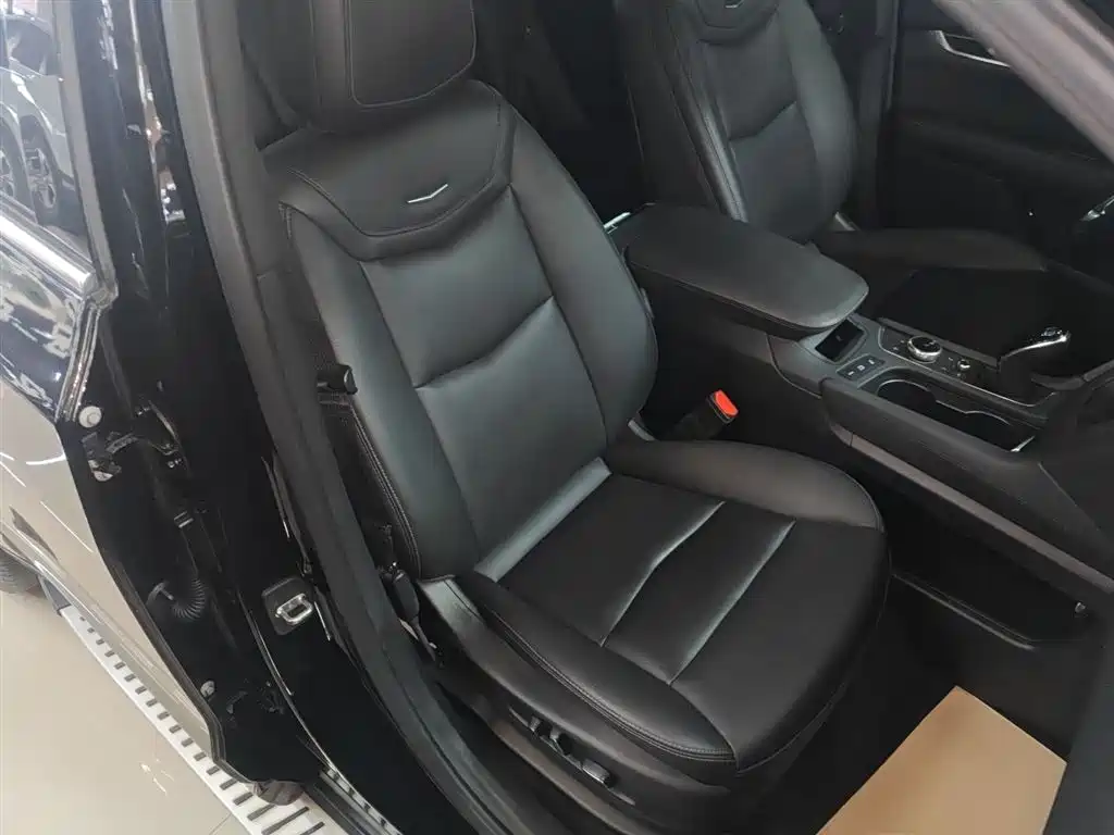 Cadillac XT6 2022 2.0T seven-seat two-wheel drive luxury model купить на сайте DeffCars