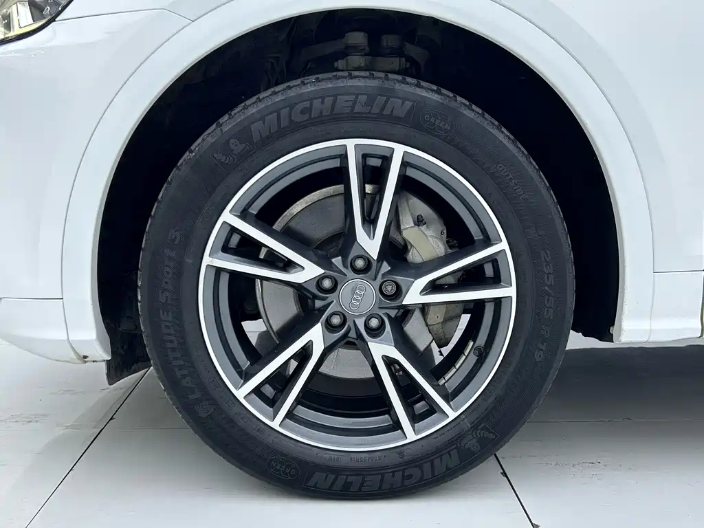 Audi Q5L 2018 40 TFSI enjoys fashionable style, National VI купить на сайте DeffCars