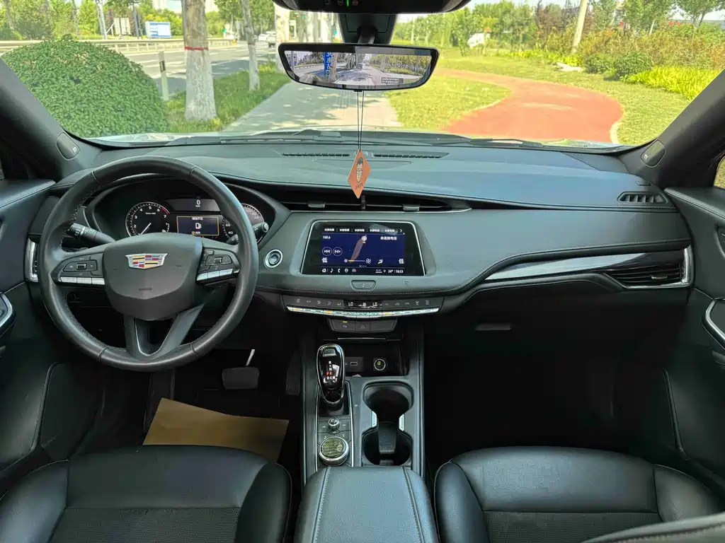 Cadillac XT4 2021 28T two-wheel drive technology купить на сайте DeffCars