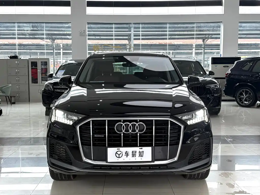 Audi Q7 2021 55 TFSI quattro S line sports version купить на сайте DeffCars