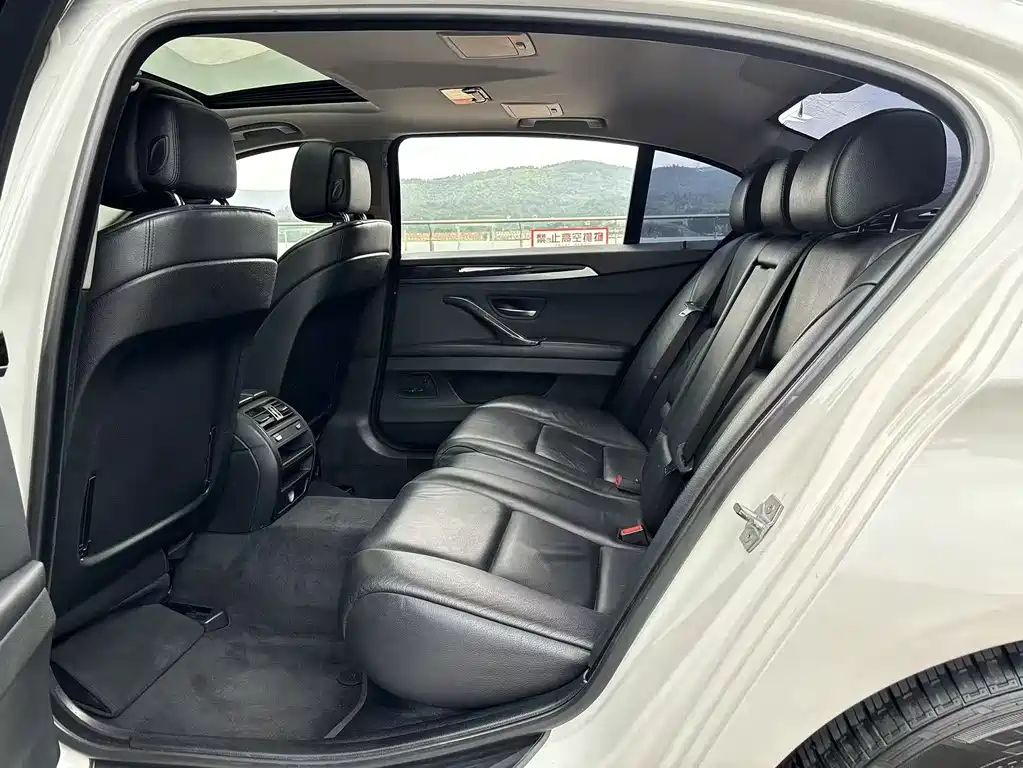 BMW 5 Series 2013 525Li Luxury Model купить на сайте DeffCars