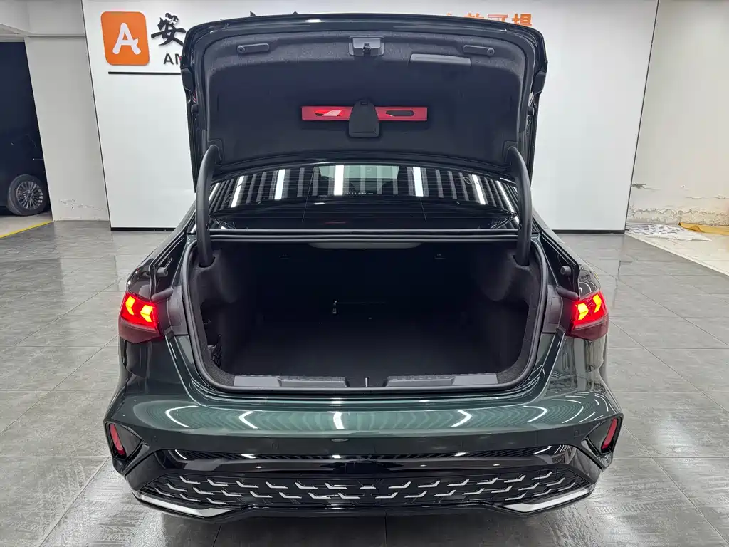 Audi A3 2025 A3L Limousine 35TFSI Flying Spur Exclusive купить на сайте DeffCars
