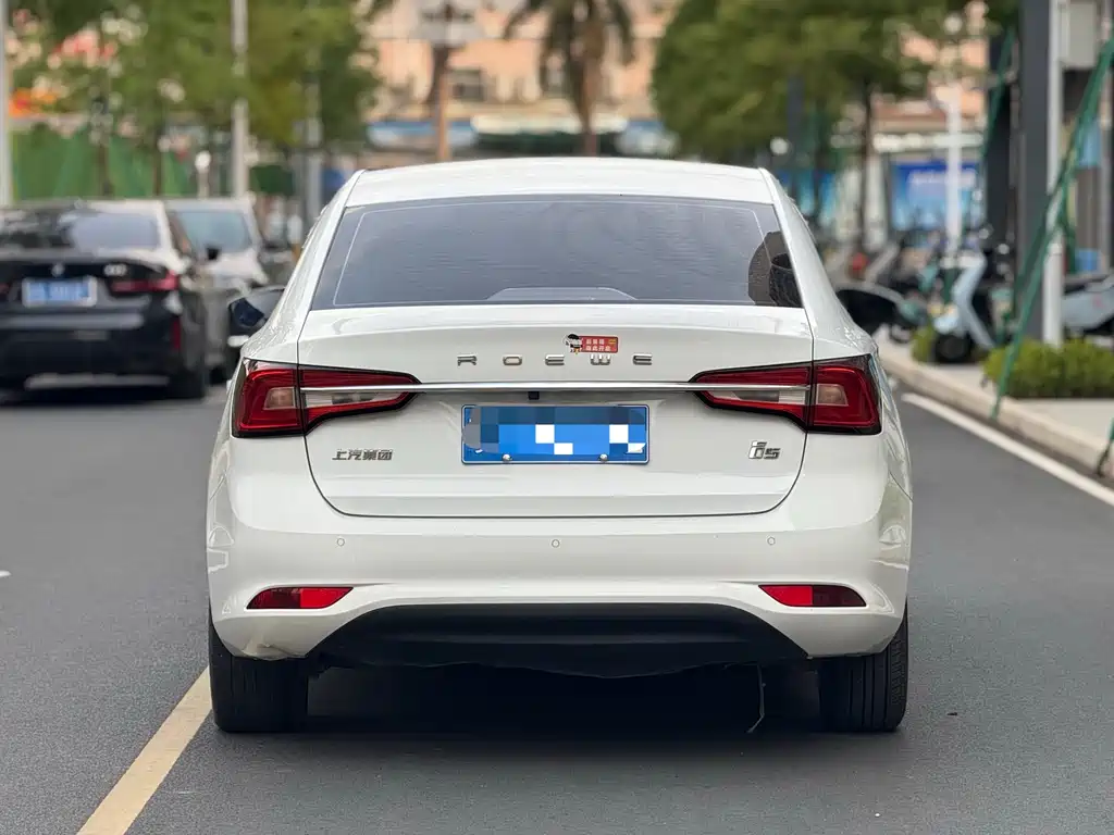 Roewe i5 2019 1.5L Manual 4G Internet Langue Edition купить на сайте DeffCars