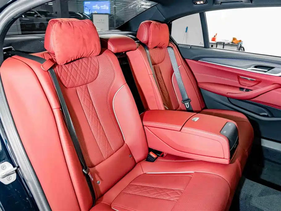 BMW 5 Series 2023 530Li Leading M Sports Package купить на сайте DeffCars
