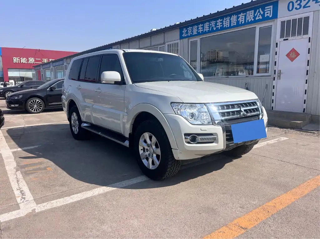Pajero imported 2016 3.0L automatic standard version National V купить на сайте DeffCars