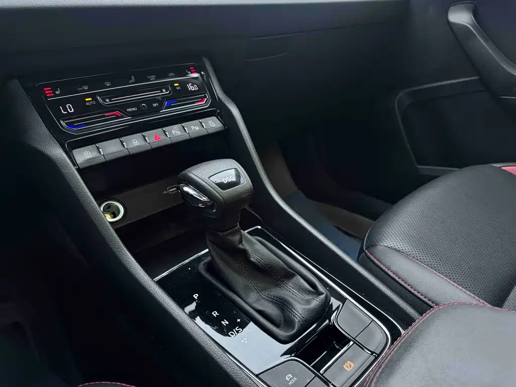 Karoq 2023款 TSI280 智曜版 купить на сайте DeffCars