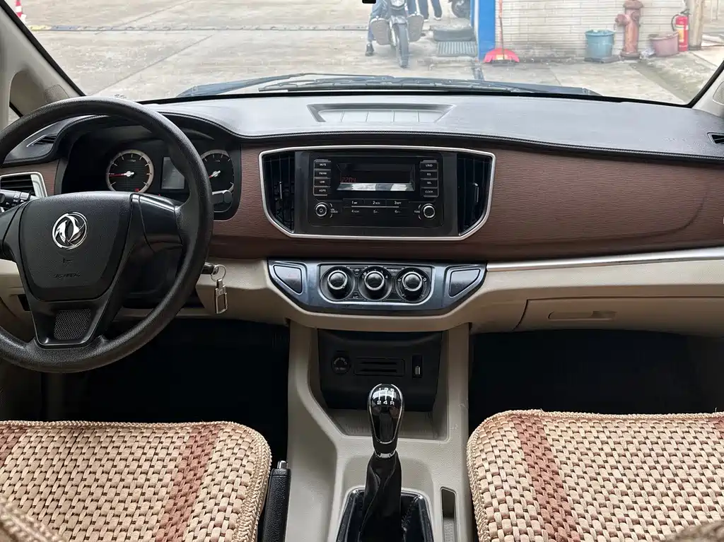 Lingzhi 2020 M5L 1.6L luxury model 7 seats купить на сайте DeffCars