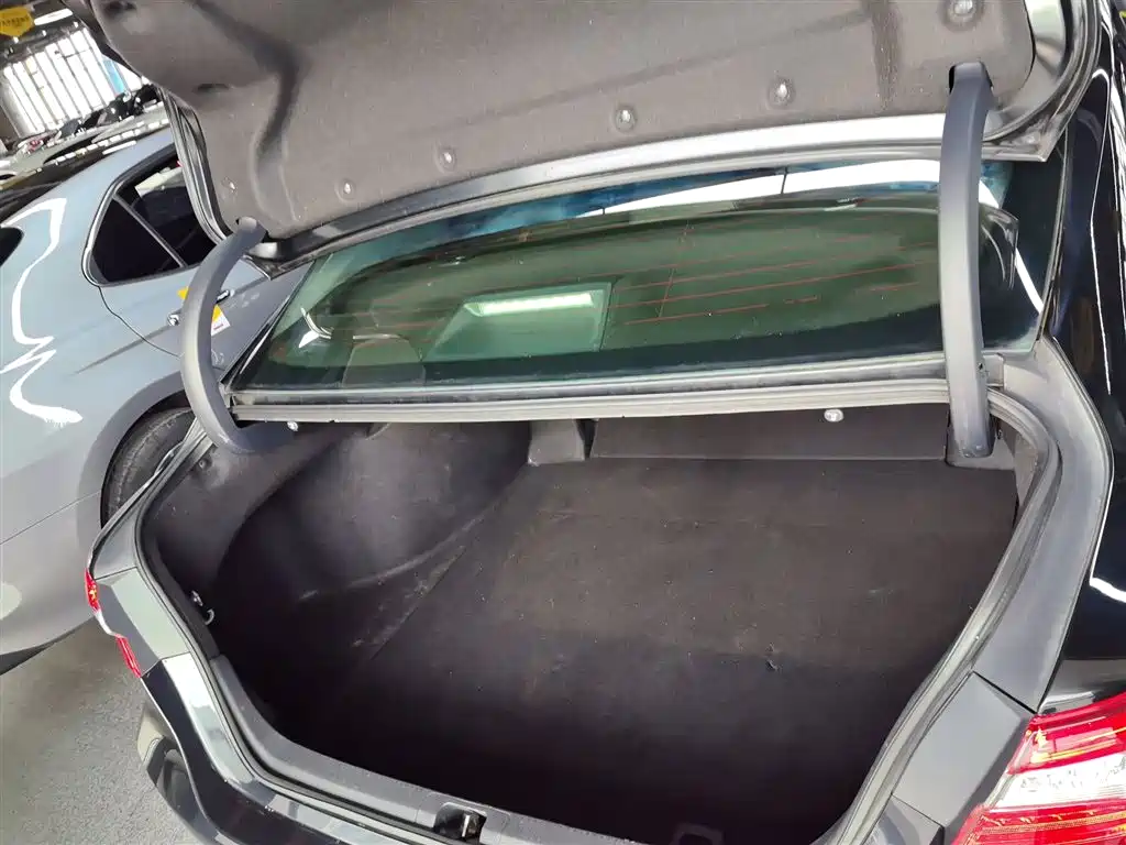 Camry 2018 2.0G Deluxe Edition купить на сайте DeffCars