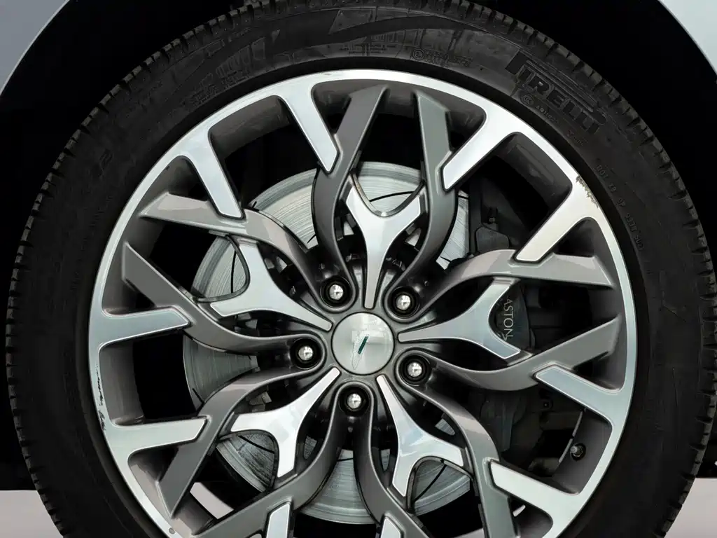 Aston Martin DBX 2022 3.0T STRAIGHT-SIX купить на сайте DeffCars