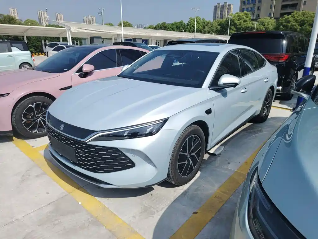 Qin L 2025 DM-i Smart Driving Edition 120KM Transcendent Type купить на сайте DeffCars