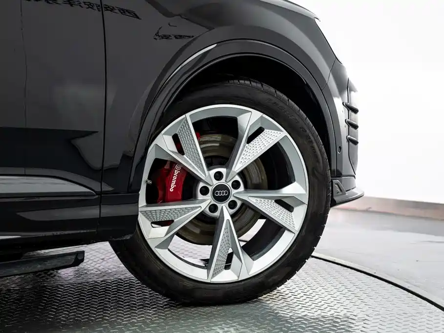 Audi Q7 2025 55 TFSI quattro S line sports купить на сайте DeffCars