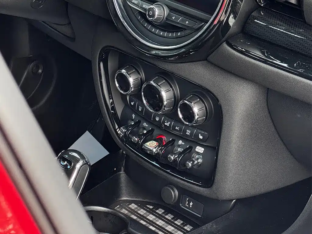 CLUBMAN 2021 1.5T COOPER Connoisseur купить на сайте DeffCars