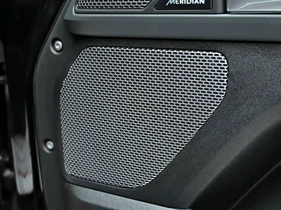 Land Rover Defender 2024 110 3.0T P400 X-DYNAMIC HSE купить на сайте DeffCars