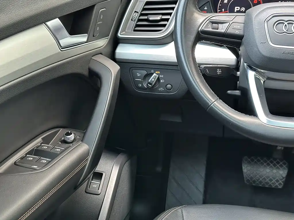 Audi Q5L 2018 40 TFSI enjoys fashionable style, National V купить на сайте DeffCars