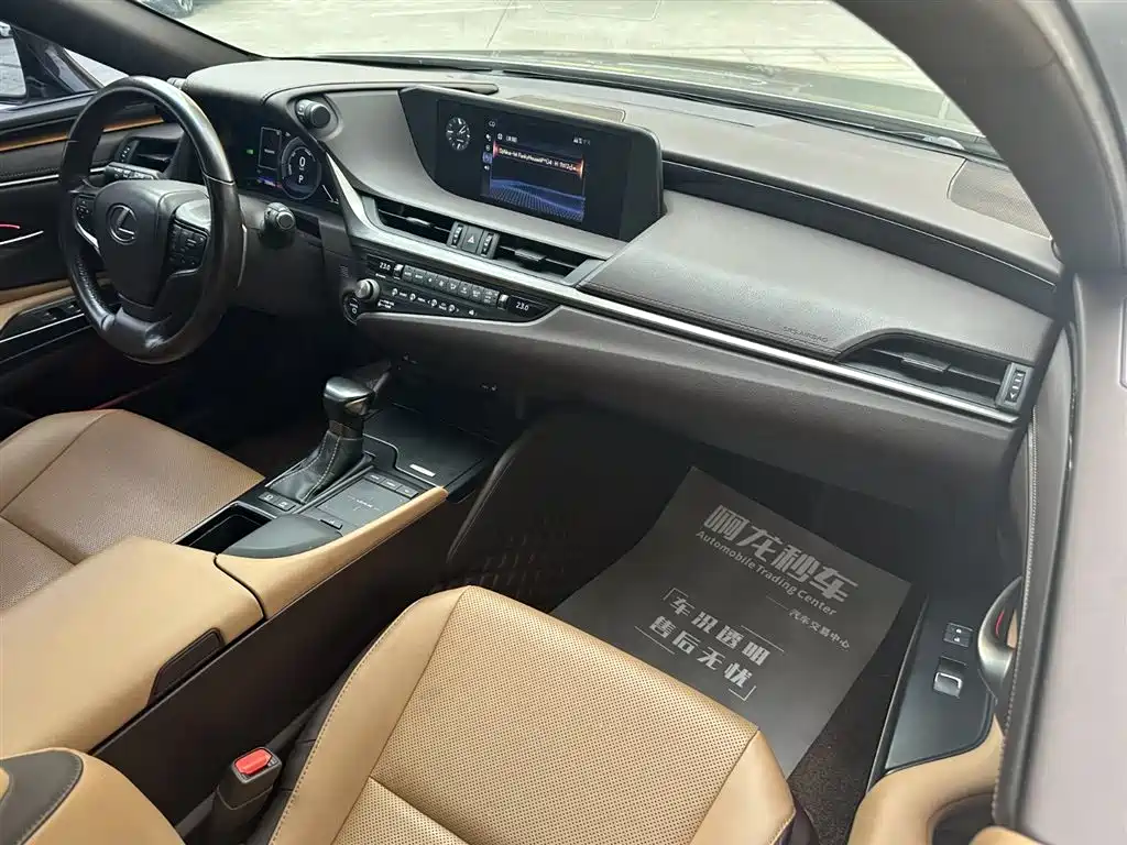 Lexus ES 2020 300h Excellence Edition купить на сайте DeffCars