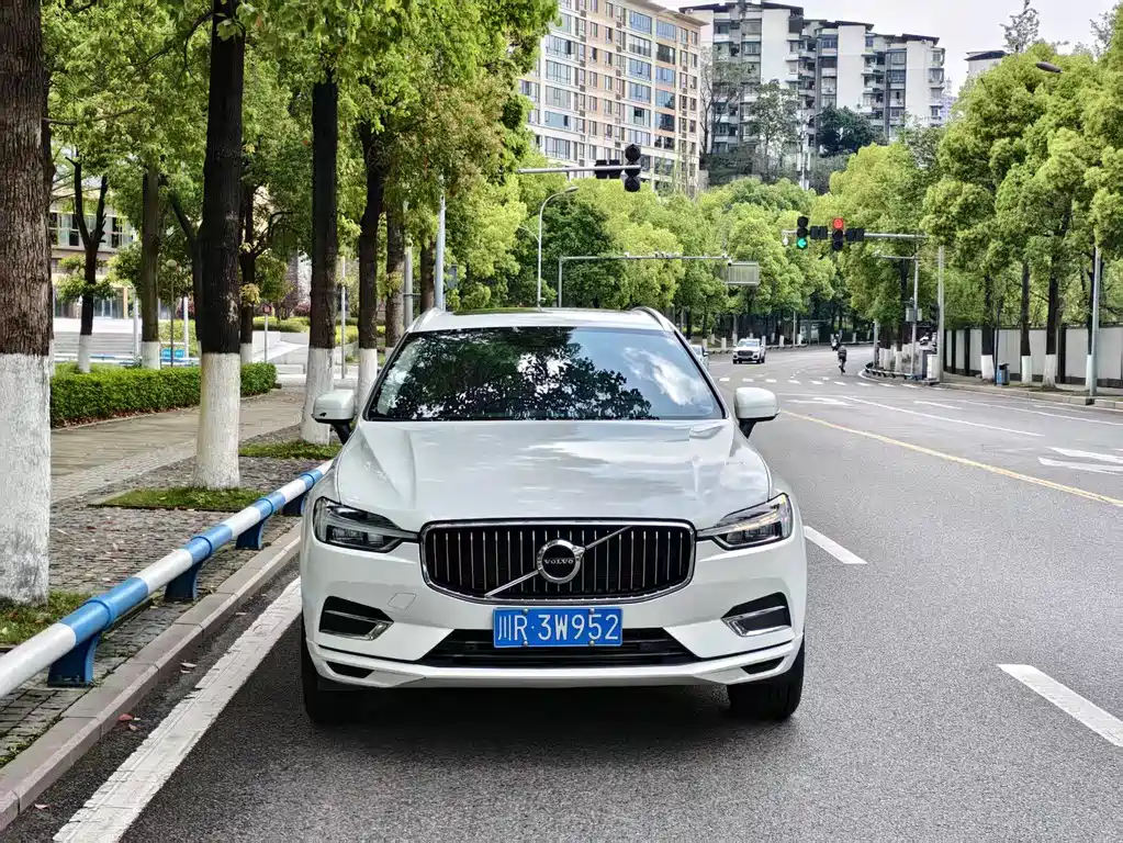 Volvo XC60 2020 T5 four-wheel drive Zhiyuan Deluxe Edition купить на сайте DeffCars