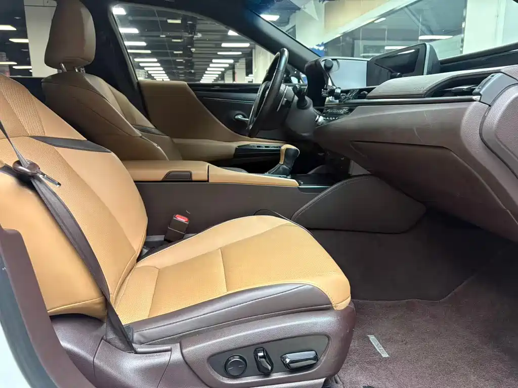 Lexus ES 2020 200 Excellence Edition купить на сайте DeffCars