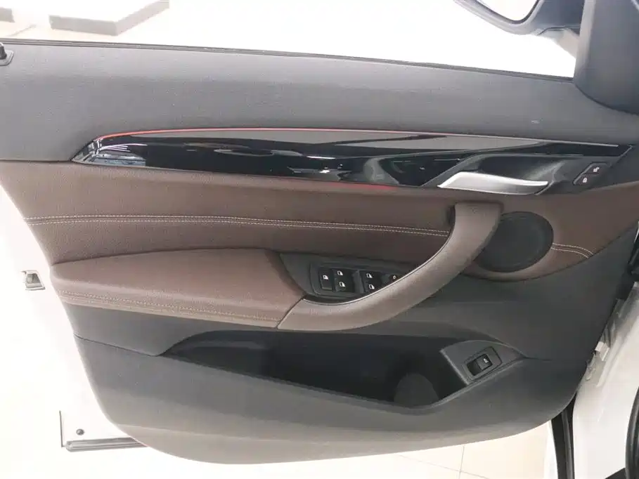 BMW X1 2018 sDrive18Li Exclusive Model купить на сайте DeffCars