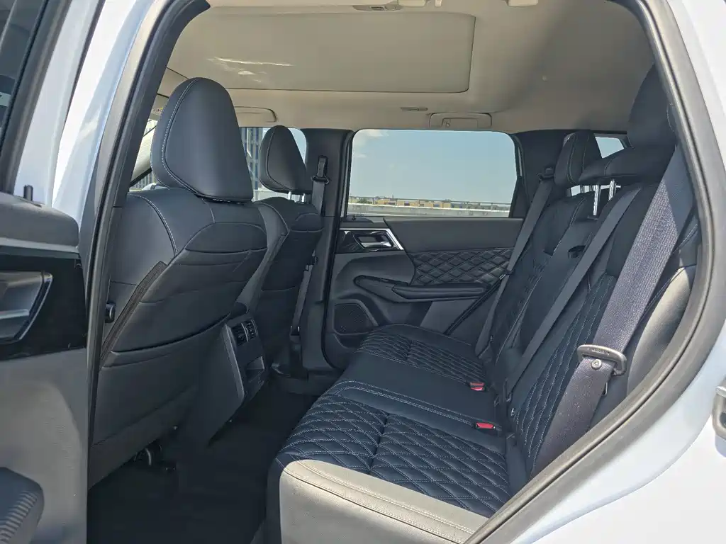 Outlander 2023 1.5T CVT four-wheel drive exclusive version 5 seats купить на сайте DeffCars