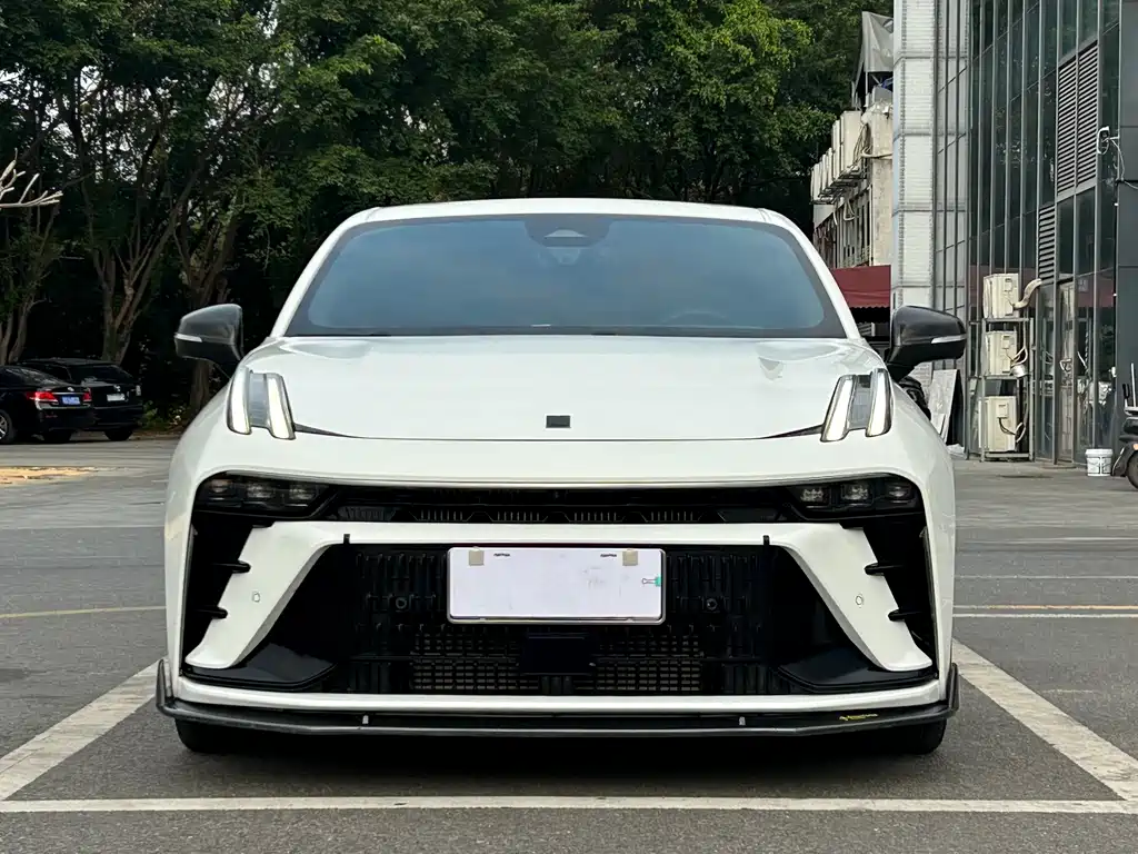 Lynk & Co 03 2023 1.5TD DCT Pro купить на сайте DeffCars