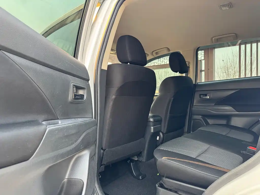 Outlander 2021 facelift 2.0L 2WD smooth version 5 seats купить на сайте DeffCars