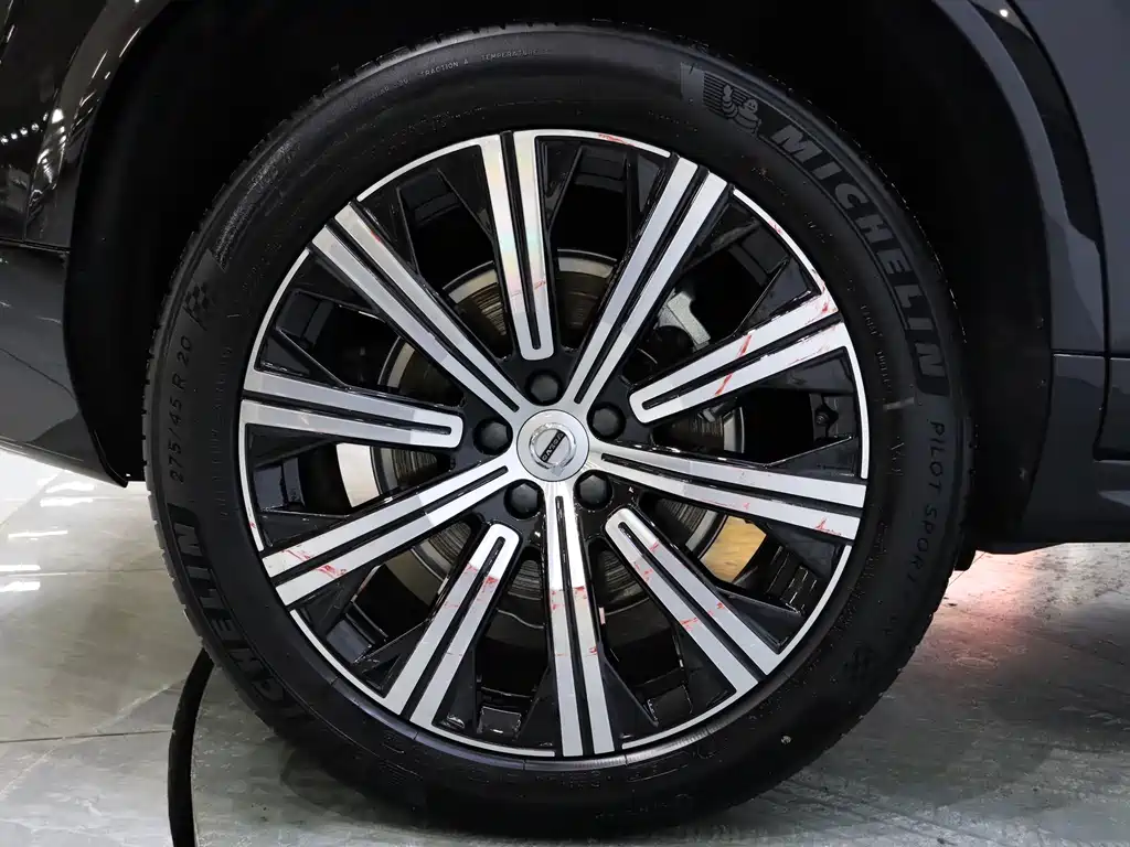 Volvo XC90 2023 B5 Smart Deluxe Edition 5-seater купить на сайте DeffCars