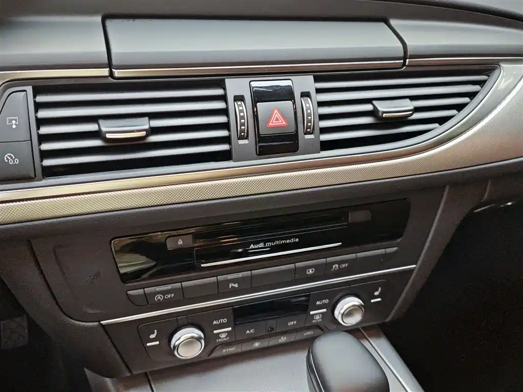 Audi A6L 2018 30th Anniversary Model 35 TFSI Fashion Model купить на сайте DeffCars