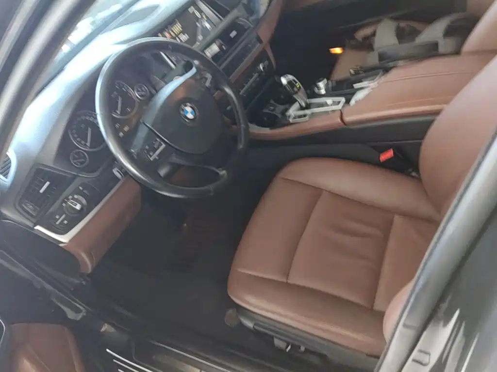 BMW 5 Series 2014 520Li Classic купить на сайте DeffCars