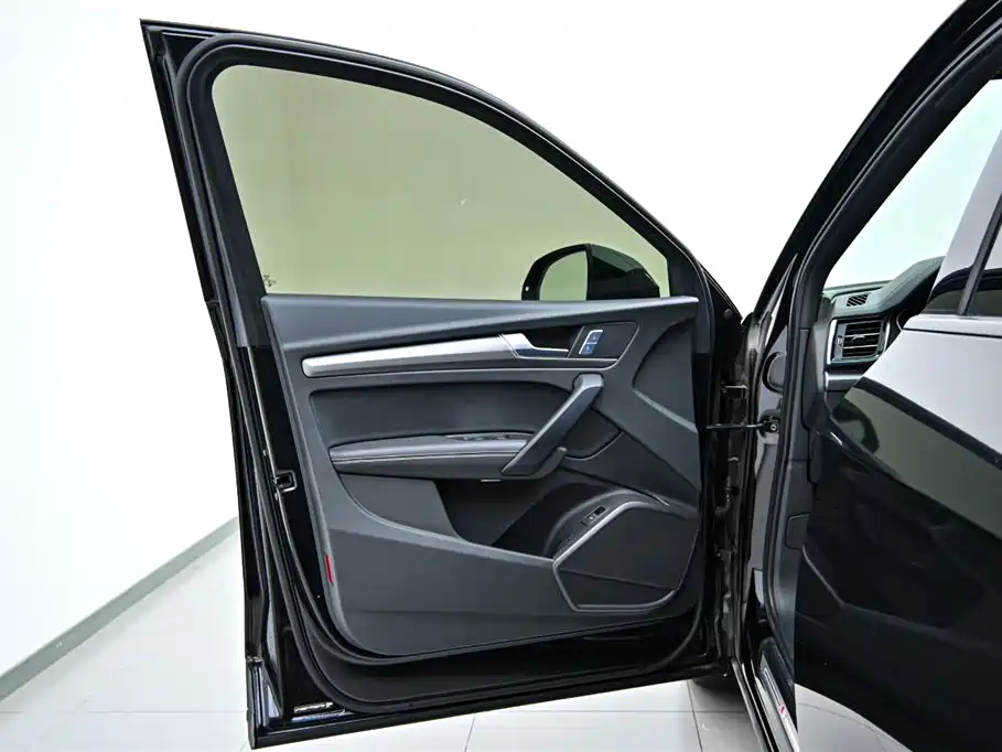 Audi Q5L 2023 40T luxury and dynamic model купить на сайте DeffCars