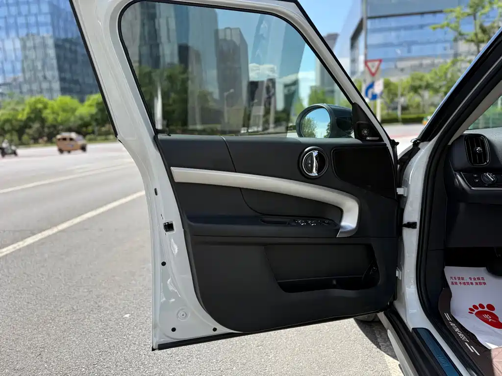MINI COUNTRYMAN 2023 facelift 1.5T COOPER connoisseur купить на сайте DeffCars