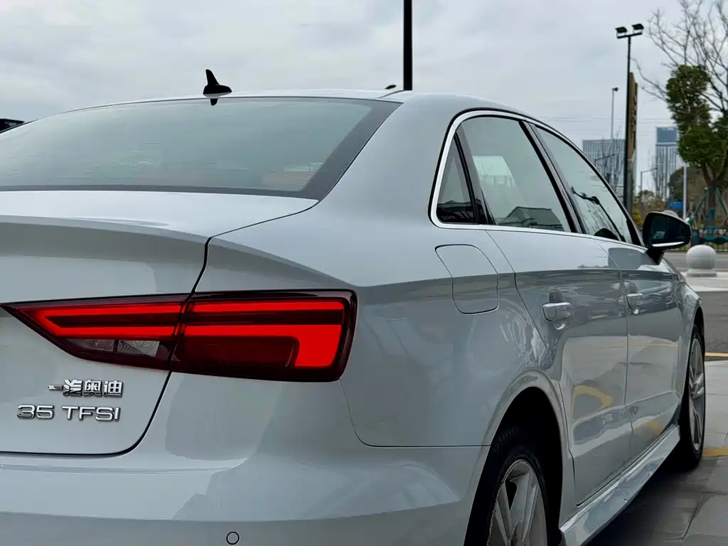 Audi A3 2019 Limousine 35 TFSI Fashion Type National VI купить на сайте DeffCars