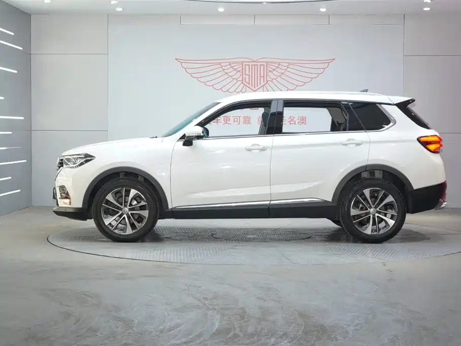 Zhonghua V7 2018 280T DCT premium type 5 seats купить на сайте DeffCars